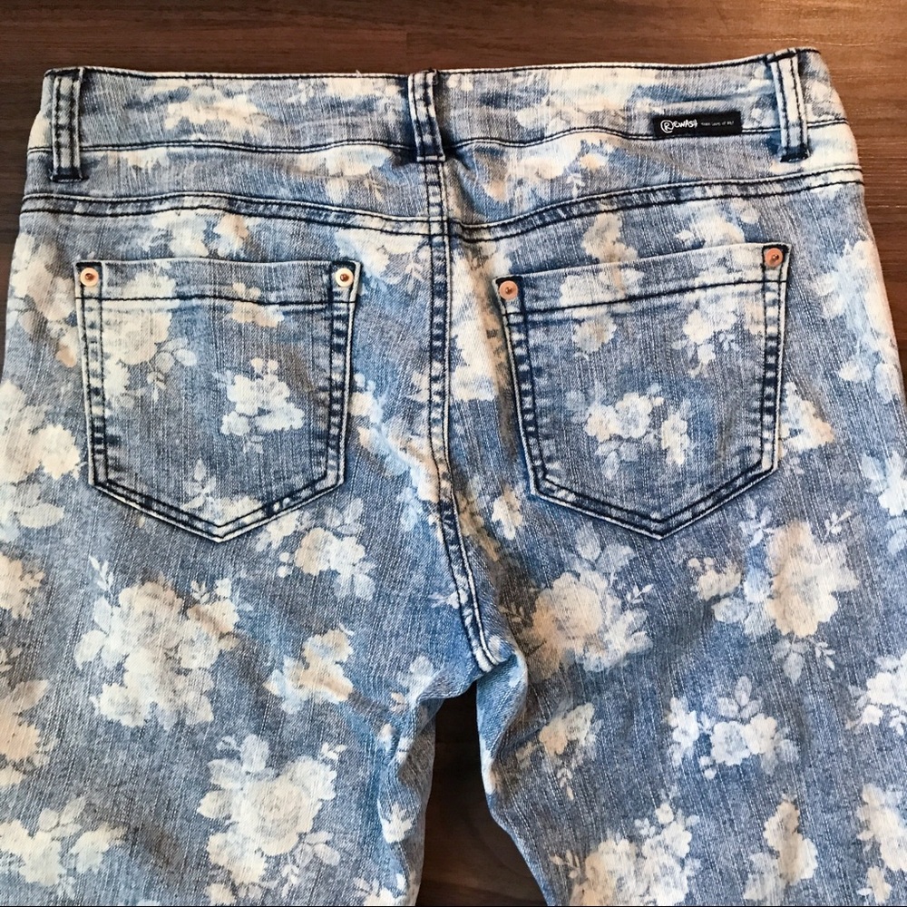 *PRICE DROP!* Floral Denim Skinny Jeans - Picture 4 of 4